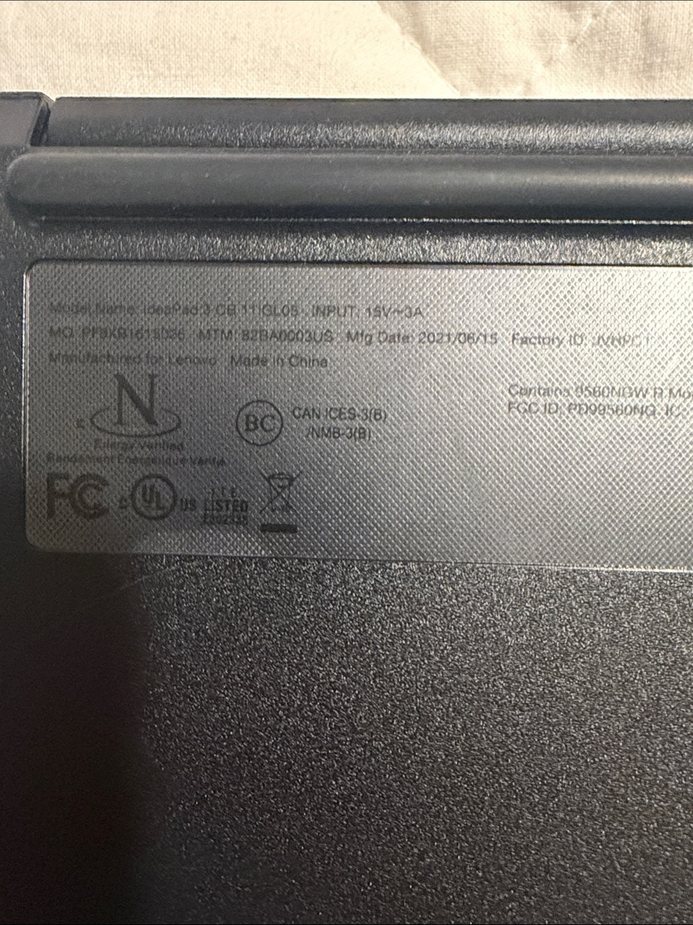 Lenovo Ideapad 3 Chromebook - Black - Picture 6 of 16